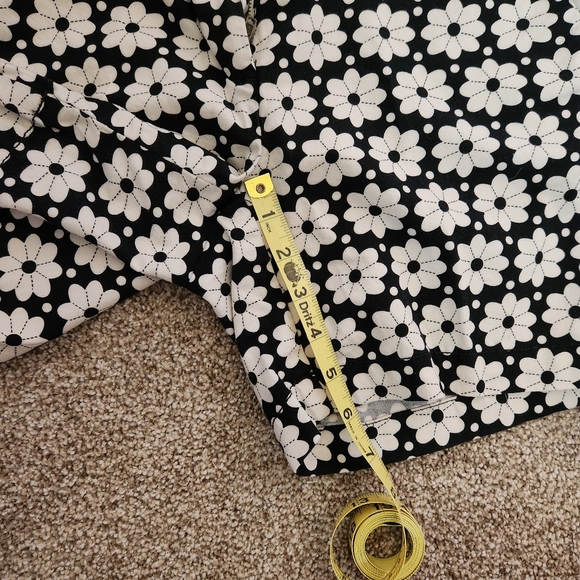 Loft Floral Shorts - Picture 4 of 5